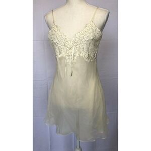 Cacique Lingerie Women's S sheer lace flowers Cream adjustable shoulders Beautif